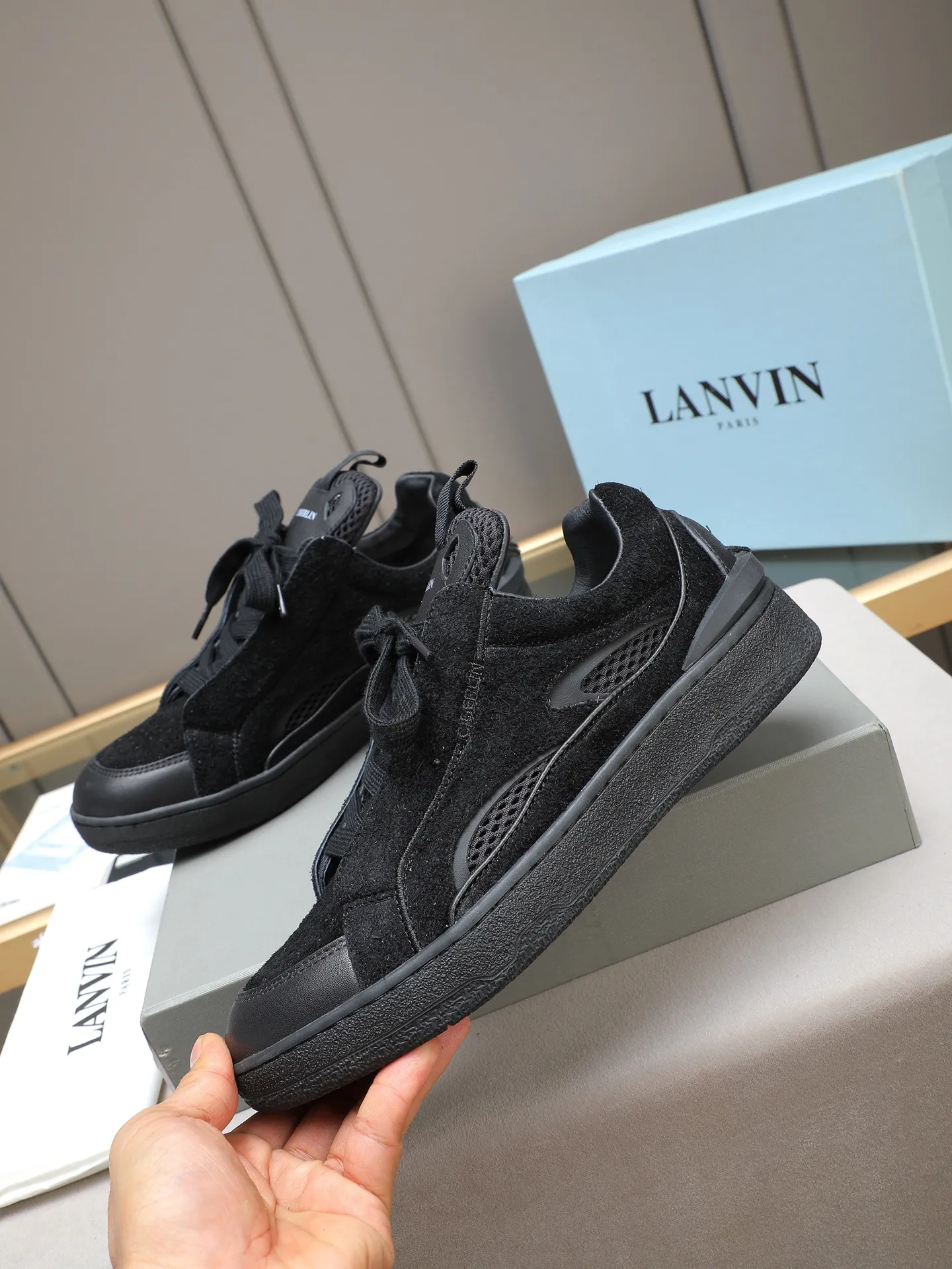Men's shoes 💰640 [LANVIN] The latest fashionable item! High quality CLAY series‼ ️ The latest trendy products of the season 🌈Many bloggers have planted grass and purchased the original open-mold customization. The upper and outsole are sewn with mark threads without edge sealing. Multiple material splicing combination design. Very versatile for fashionable and casual wear. Comfortable on the feet. Self-recommended. Upper cowhide + cow suede + breathable mesh lining. Foot-padding cowhide. Exclusive original open-mold clear logo rubber outsole ⚠️38-44 (customized for 45)
